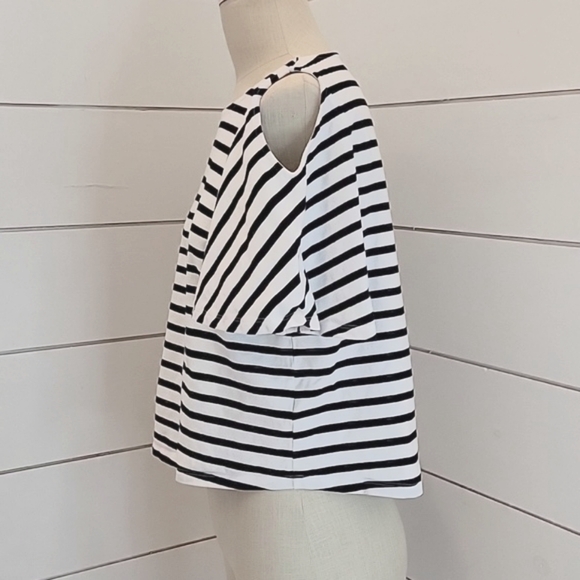 Lauren by Ralph Lauren petite medium flowy crop top with peekaboo shoulders - Picture 2 of 5